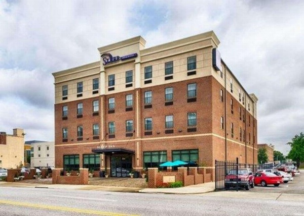 Sleep Inn & Suites Downtown Inner Harbor image 1
